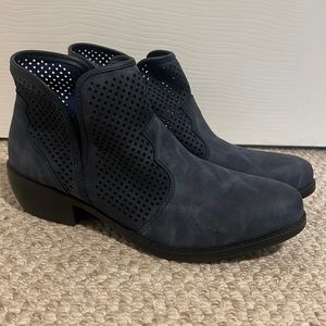 Navy Blue Women’s Boots